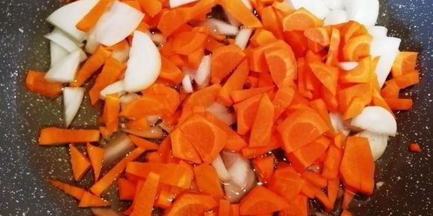 разобранный плов с бараниной