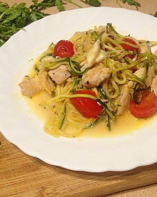 ПП-паста из цукини с курицей и моцареллой