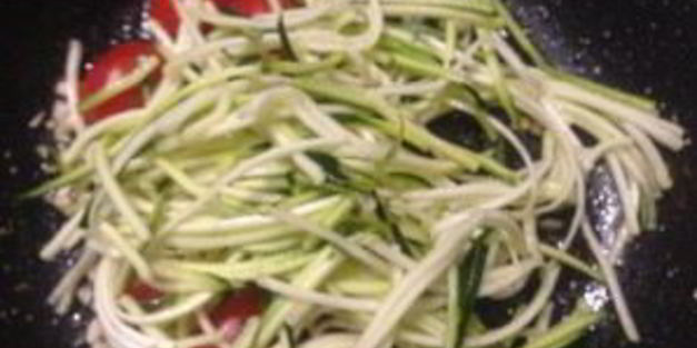 пп-паста из цукини с курицей и моцареллой