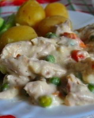 Фрикасе из курицы со сметаной