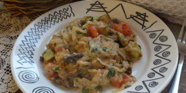 грибное рагу с кабачками в сметанном соусе