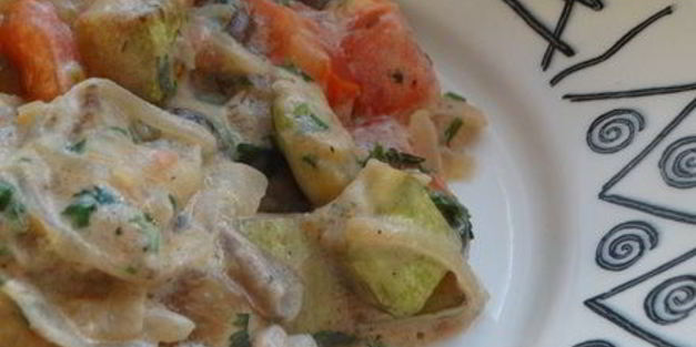 грибное рагу с кабачками в сметанном соусе