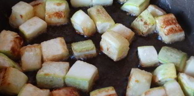 грибное рагу с кабачками в сметанном соусе