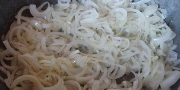 грибное рагу с кабачками в сметанном соусе