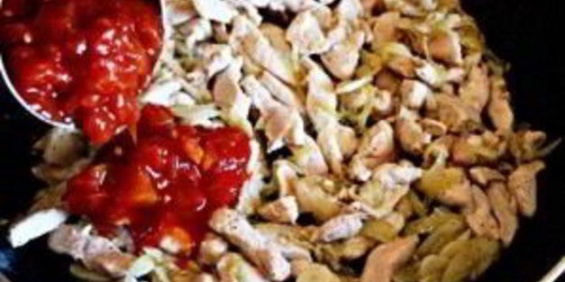 куриное рагу с помидорами и луком