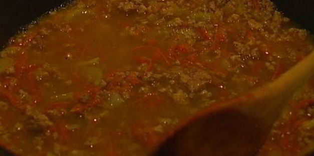 макароны с мясом и овощным рагу