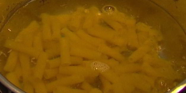 макароны с мясом и овощным рагу