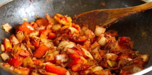 мясное рагу из говядины со сладким перцем