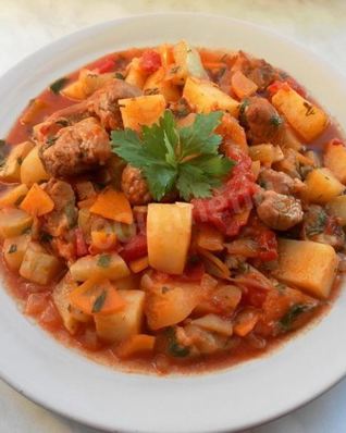 Мясное рагу с овощами из свинины