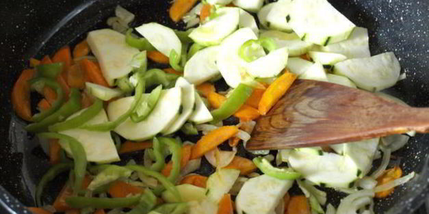 овощное рагу с кабачками и капустой