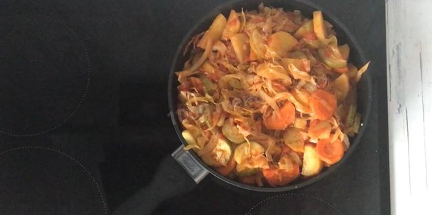 овощное рагу с кабачками, картошкой и капустой