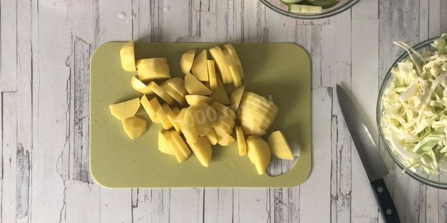 овощное рагу с кабачками, картошкой и капустой