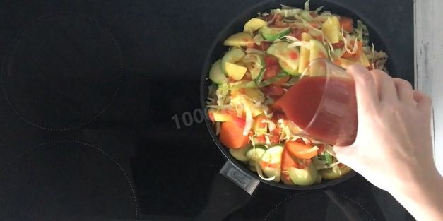 овощное рагу с кабачками, картошкой и капустой