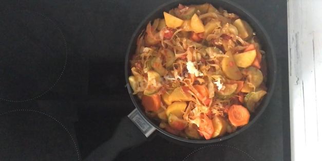 овощное рагу с кабачками, картошкой и капустой