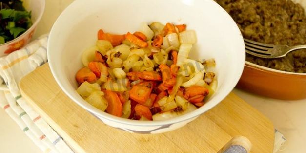 овощное рагу с мясным фаршем и баклажанами в духовке