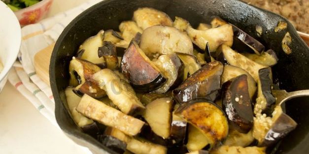 овощное рагу с мясным фаршем и баклажанами в духовке