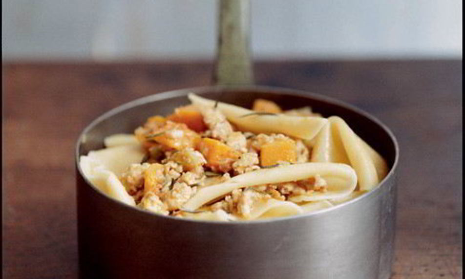 Рецепт паппарделле с рагу из розмарина, тыквы и курицы