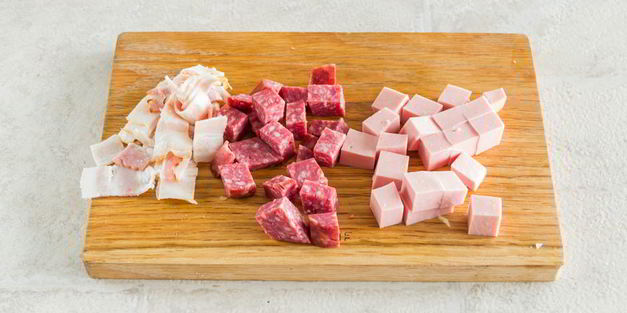 рагу из капусты с картофелем и мясными остатками