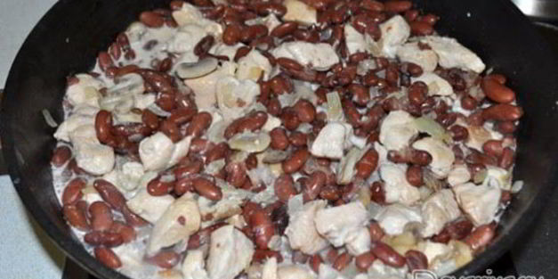 рагу из курицы с фасолью и грибами