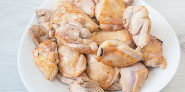 рагу из курицы с копчеными колбасками