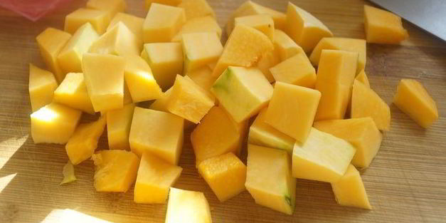 рагу со свининой и тыквой в горшочках