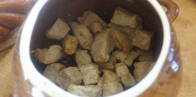 рагу со свининой и тыквой в горшочках