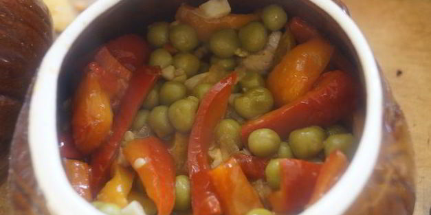 рагу со свининой и тыквой в горшочках