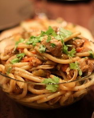 Рагу со свининой, овощами и лапшой