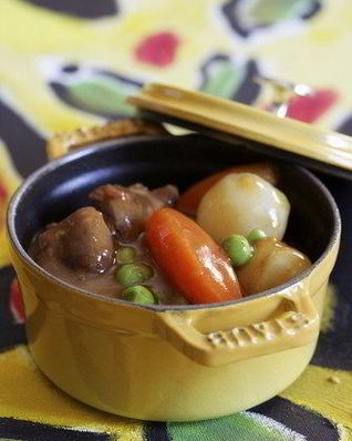 Рождественское мясное рагу с зеленым горошком