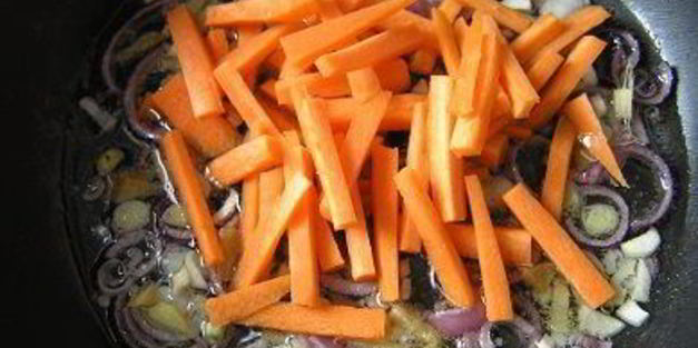 зеленое рагу с имбирем и морковью