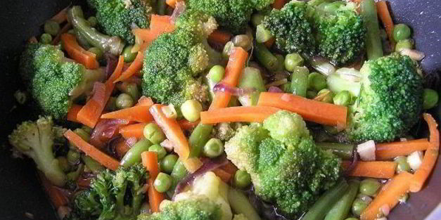 зеленое рагу с имбирем и морковью