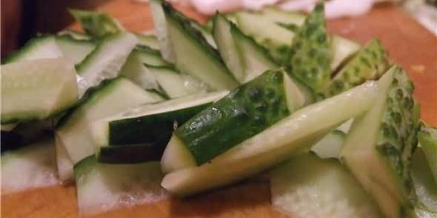 рисовая лапша с креветками, мидиями и овощами