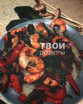 Рисовая лапша с креветками по-тайски