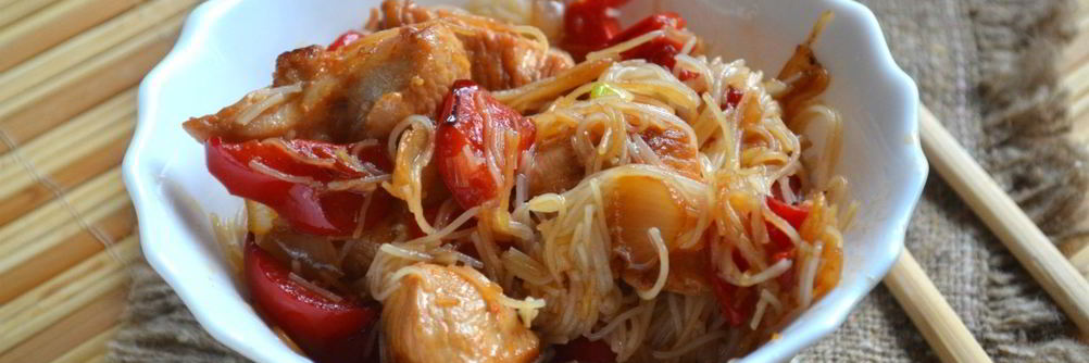 Рисовая лапша с курицей