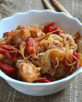 Рисовая лапша с курицей