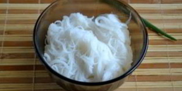 рисовая лапша с курицей