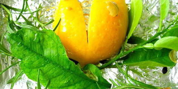 дорада с солеными лимонами и средиземноморскими травами