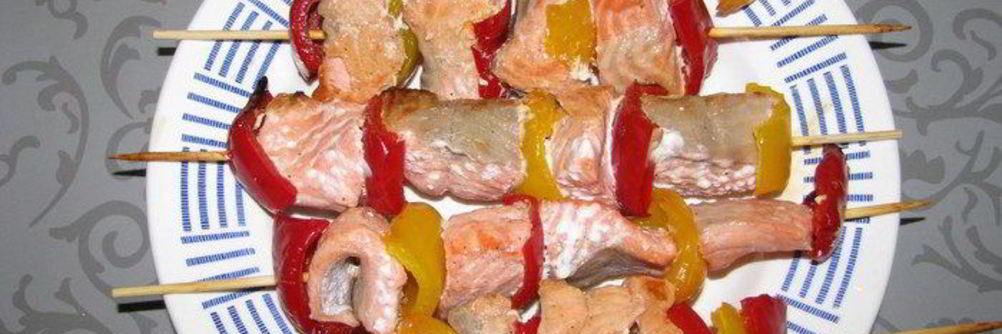 Форель на шпажках