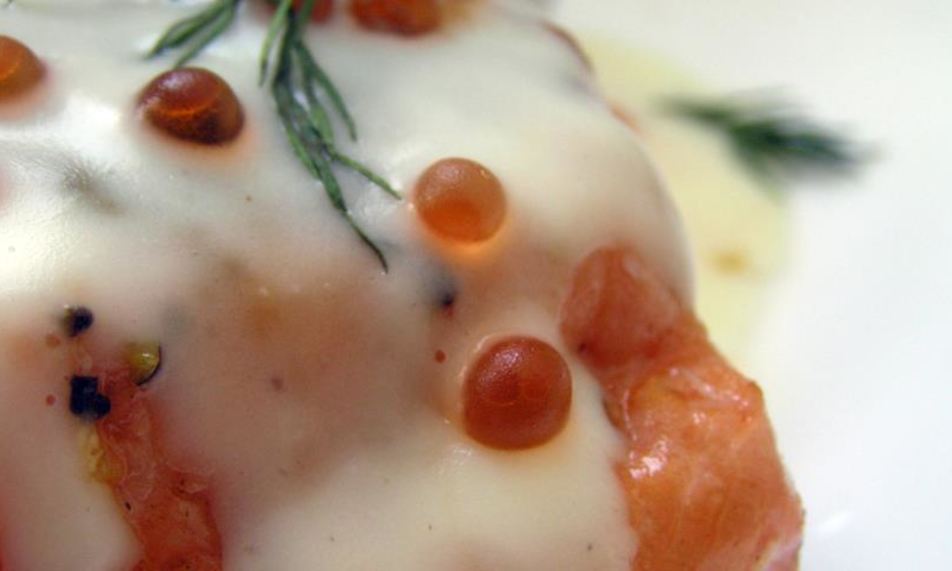 Рецепт форель под сливочным соусом с икрой