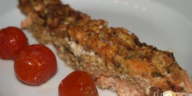 форель с апельсиново-базиликовым соусом и орехами