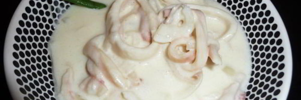 Кальмары в сливочно-сырном соусе