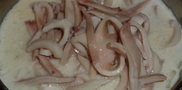 кальмары в сливочно-сырном соусе