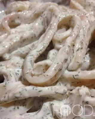 Кальмары в сметанном соусе