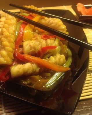 Кальмары, жаренные с овощами