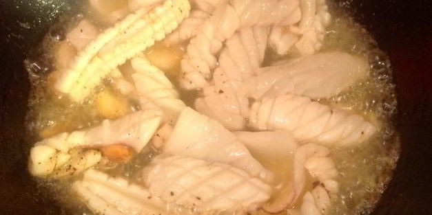 кальмары, жаренные с овощами