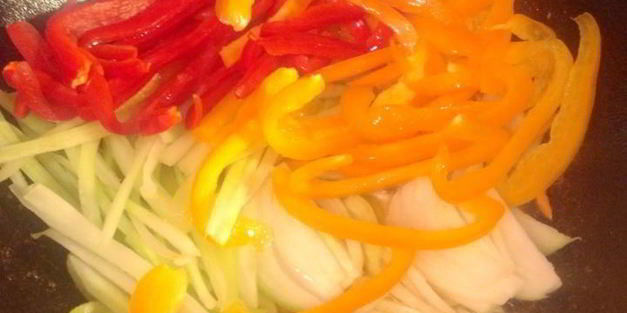 кальмары, жаренные с овощами