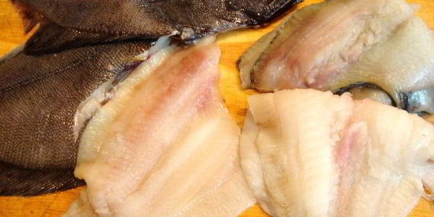 камбала запеченная с тальятелле под молочным соусом