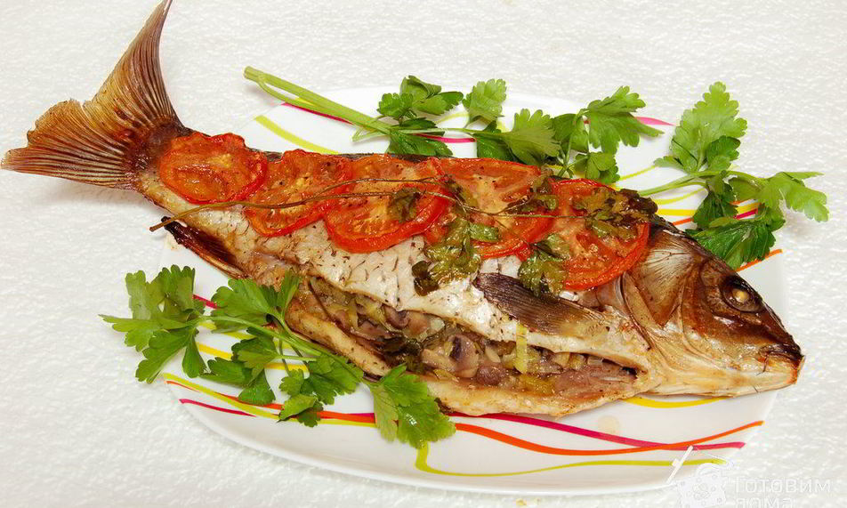 Рецепт карп, запеченный с луком-пореем и грибами