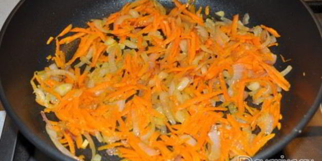 красная рыба под сливочным соусом, запеченная с картофелем