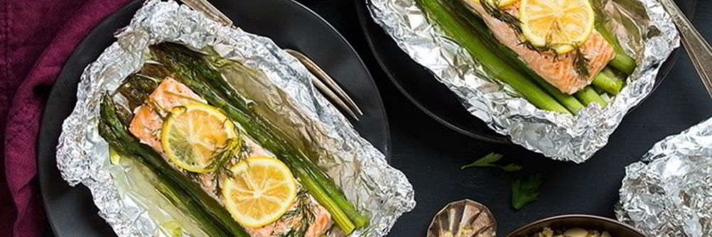 Красная рыба в фольге с лимоном